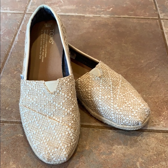Toms Shoes - Toms Slip On tan canvas excellent condition shoes